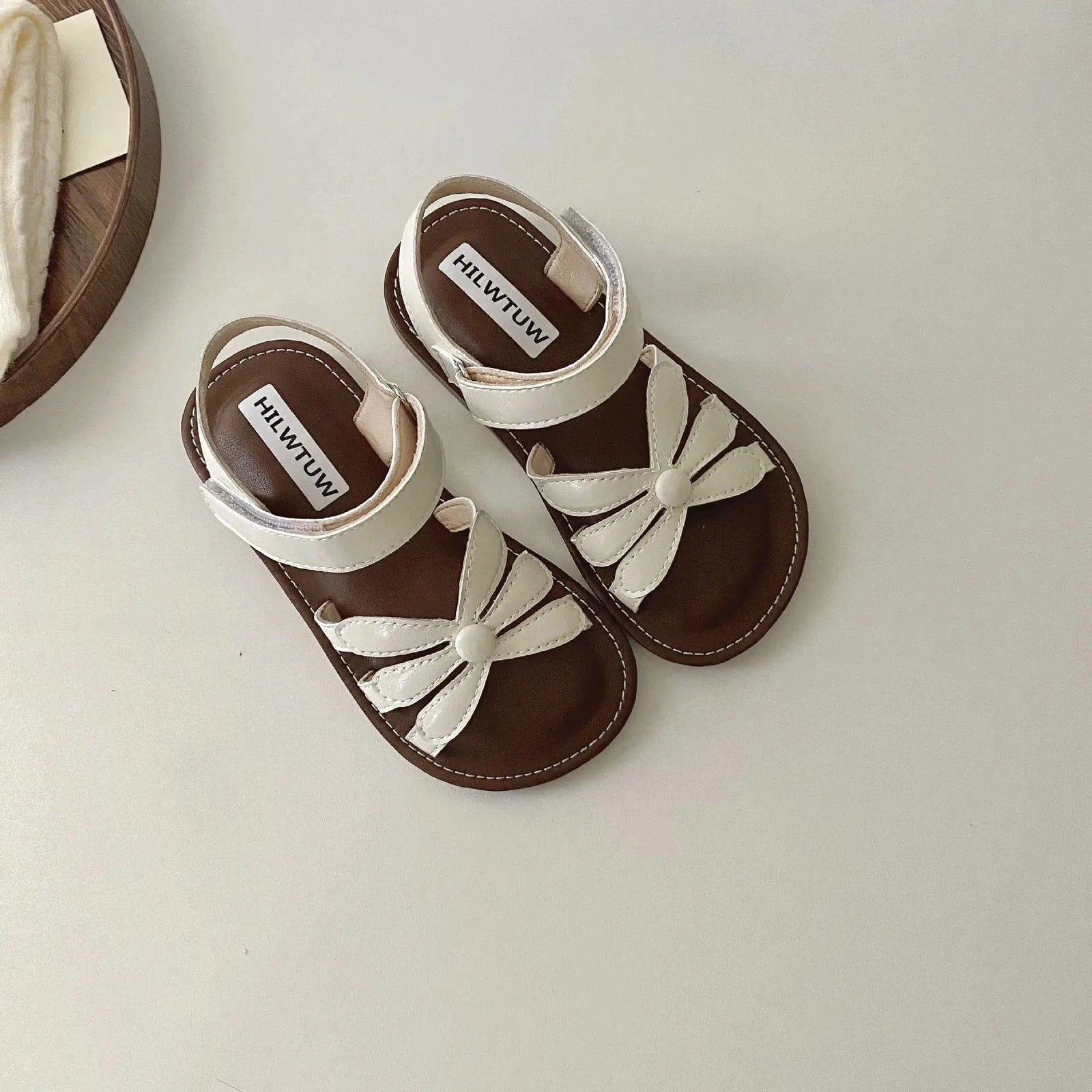 Apricot / 25 Girl Daisy Sandals