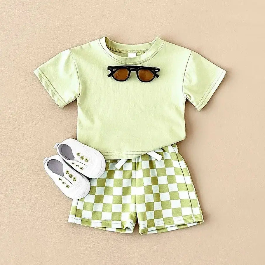 Unisex Solid T-shirt & Plaid Shorts Set
