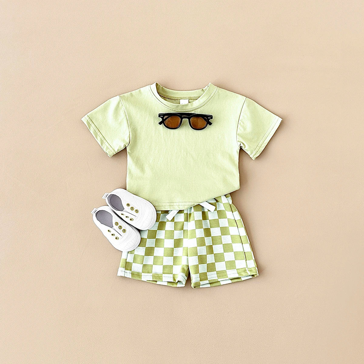 Unisex Solid T-shirt & Plaid Shorts Set