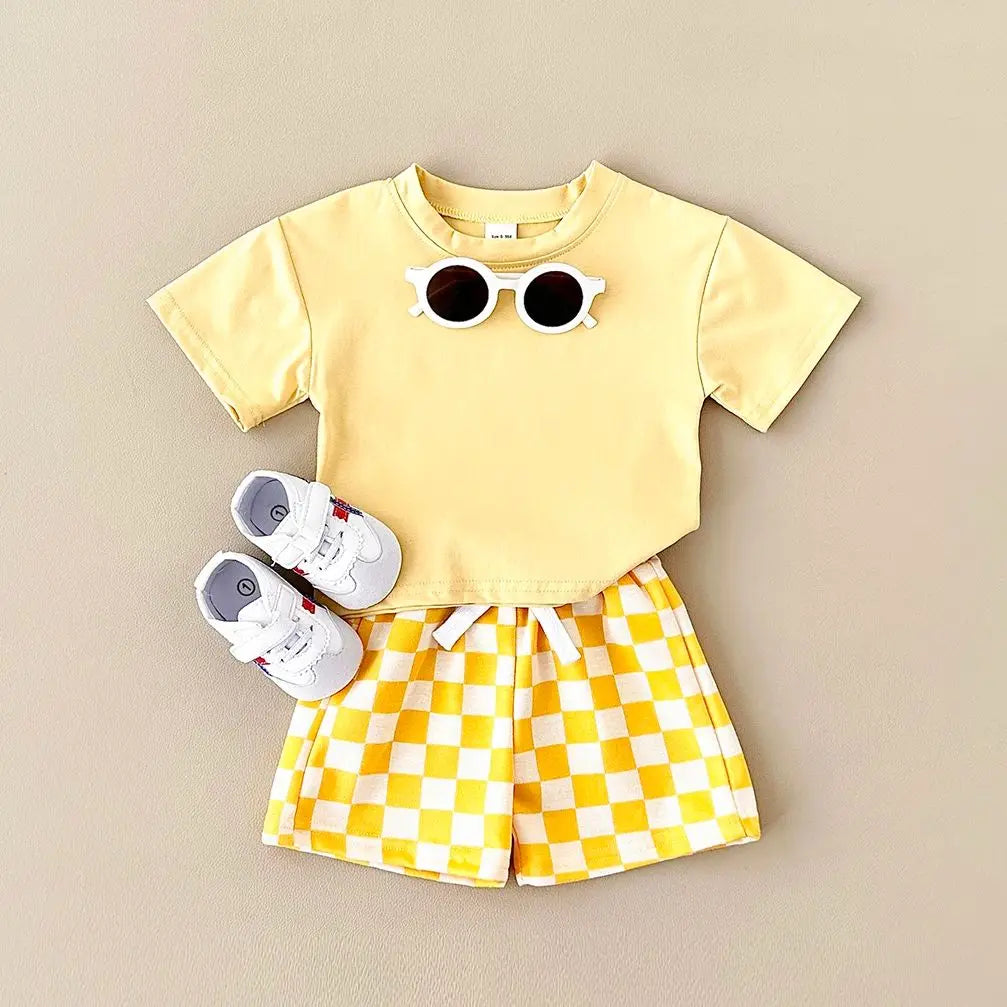 Unisex Solid T-shirt & Plaid Shorts Set