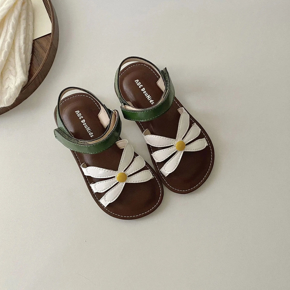 White / 25 Girl Daisy Sandals