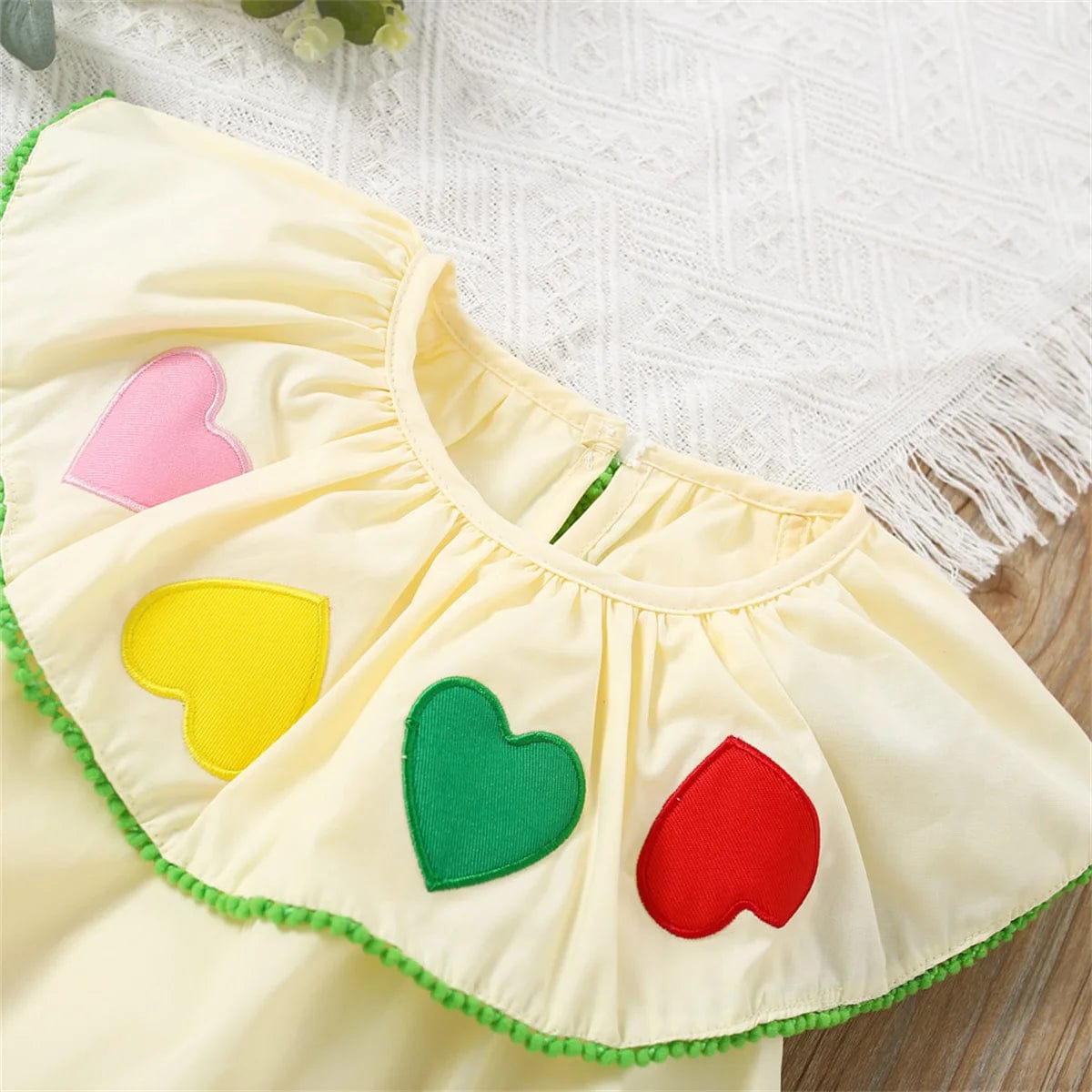 Ruffled Collar Sleeveless Solid