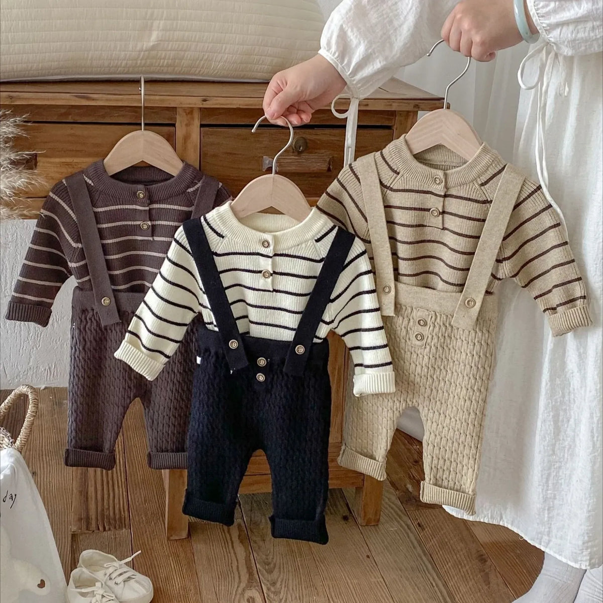 Outfit The Classic Knit Sweater & Suspender Set