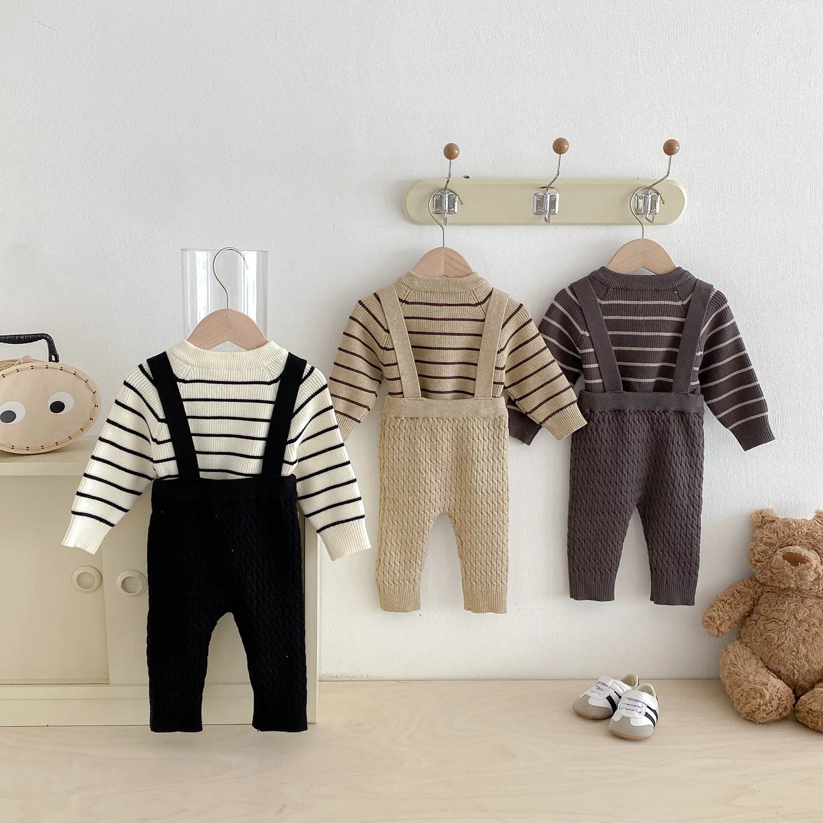 Outfit The Classic Knit Sweater & Suspender Set