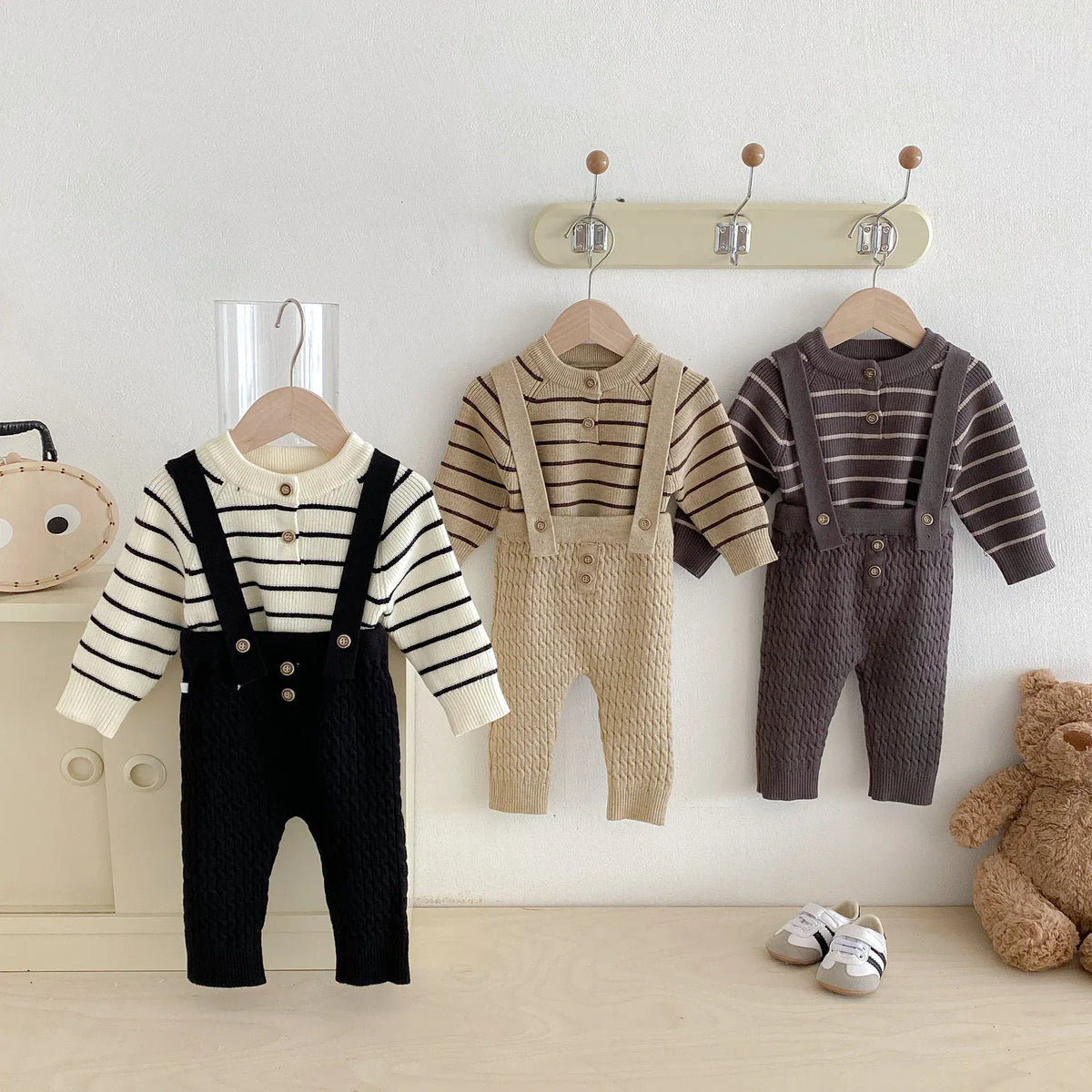 Outfit The Classic Knit Sweater & Suspender Set