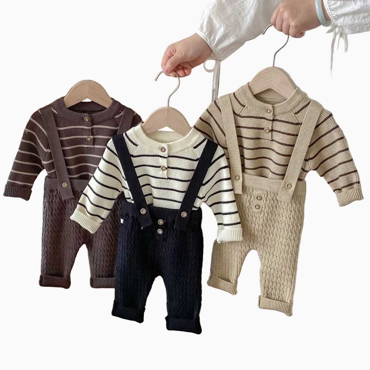 Outfit The Classic Knit Sweater & Suspender Set