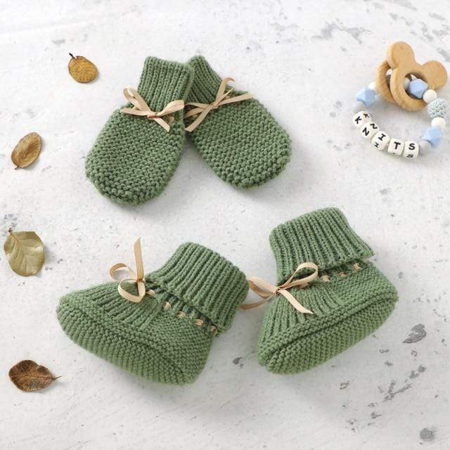82W898A-4 2 / 3-6 months Baby Shoes + Gloves Set Knit